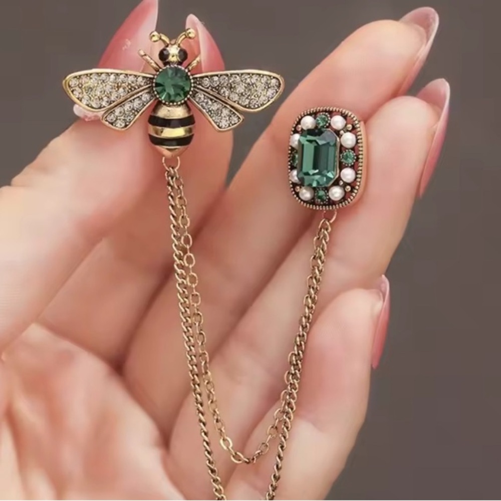 Vintage Bee Crystal Chain Brooch | Green Gem Lapel Pin | Elegant Gold Accessory